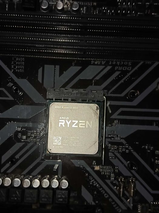 PC Gamer - Ryzen 5 + RTX 4060 8GB + 16GB RAM + Rato e Teclado RGB