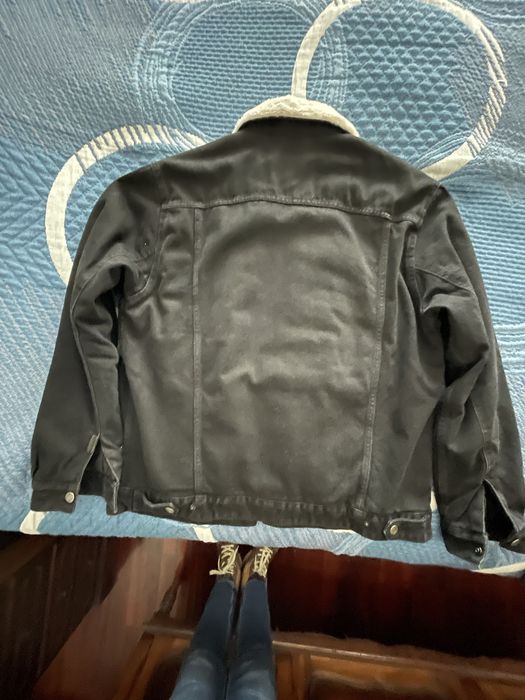 Blusão de sarja preta forrado a pelucia perola pull & bear