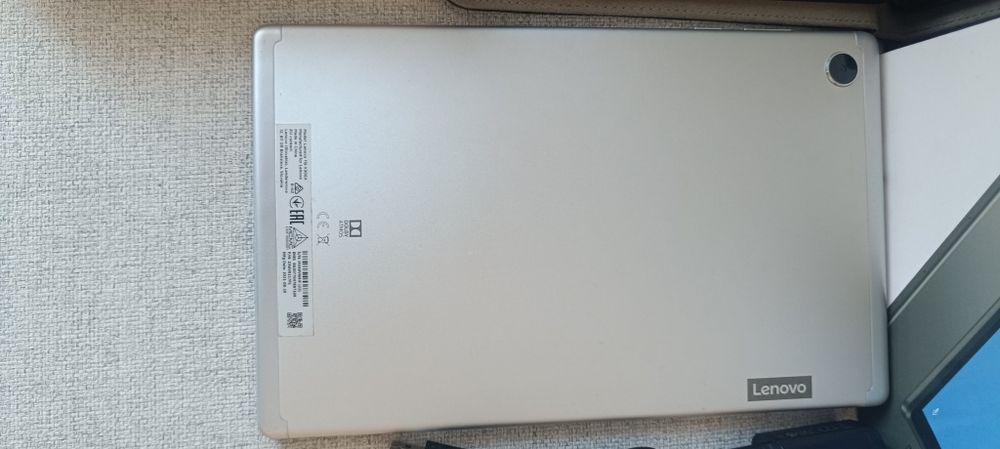 Lenovo Tab M10 HD 2 Gen 4GB/64GB + 64GB SD (128GB) + Klawiatura + Etui + Pudełko + ładowarka