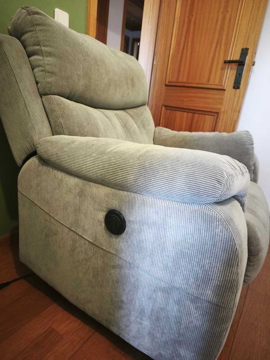 Poltrona HERA Relax Elétrica Conforama Cinza Claro (como nova)