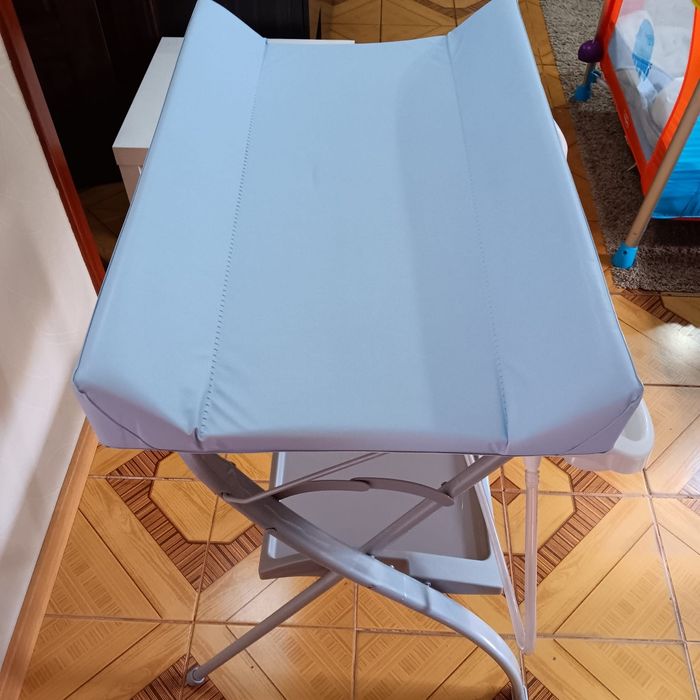 Muda fraldas com banheira