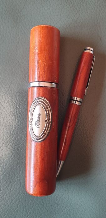 Caneta e Escova de cabelo revestimento Prata