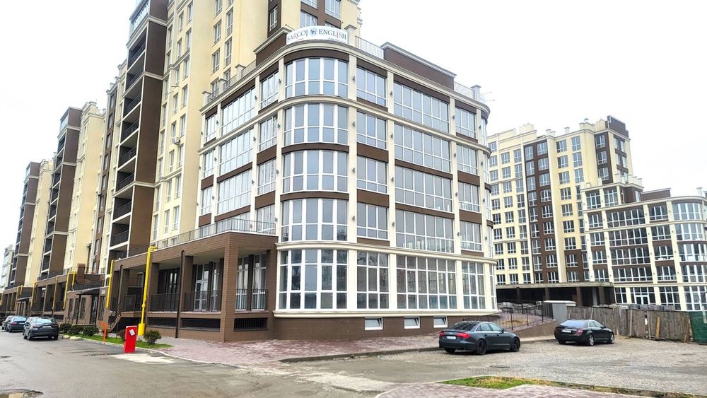 Фасад!Продаж 1500м2 під офіс / клініку / готель,Крюківщина,вул.Одеська