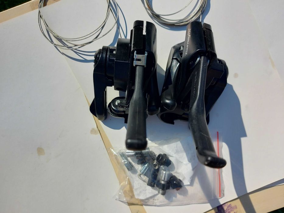 Napęd Shimano 3x8 (manetki Altus + przerzutka Altus)