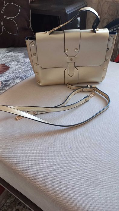 Женская небольшая сумка.