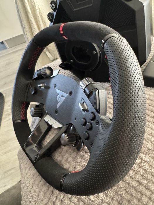 Volantes e pedais Thrustmaster