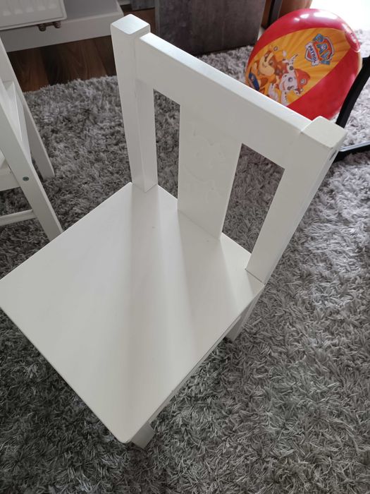 Stolik i dwa krzesła dla dzieci Ikea