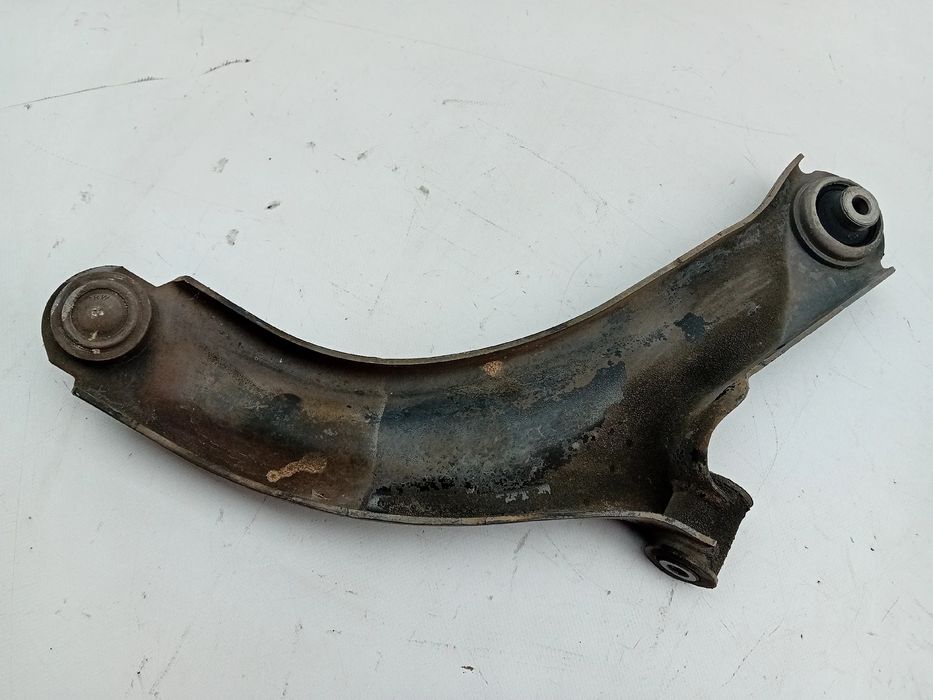 Braço de suspensão frente esquerdo RENAULT Clio III (BR0/1, CR0/1)
