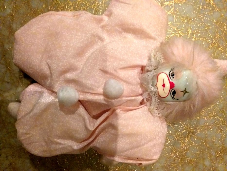 Boneco Pierrot em porcelana