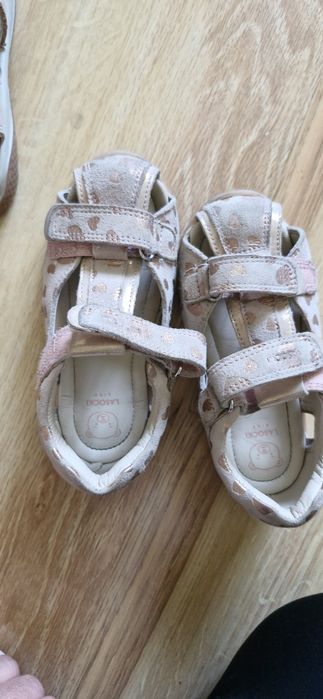 Sandałki dla dziewczynki