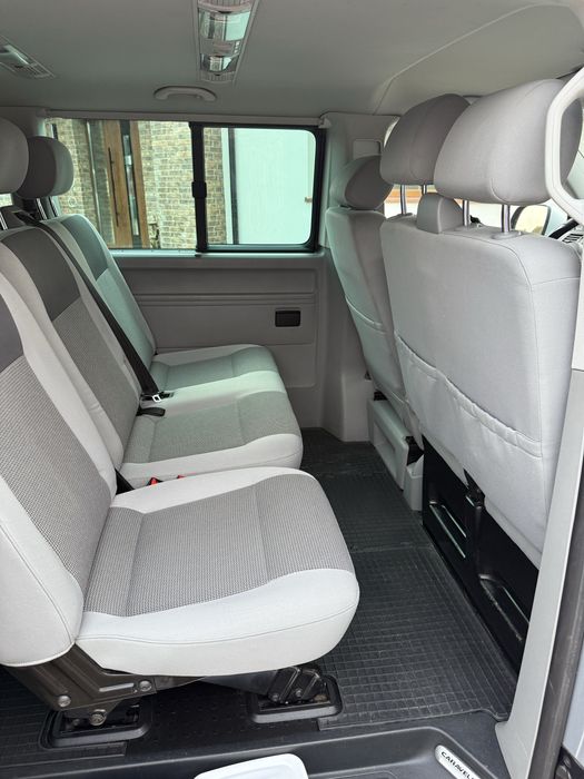 Volkswagen Caravelle 2010