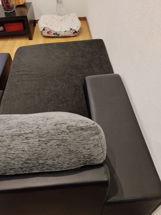 Sofá como novo e oferta de mesa