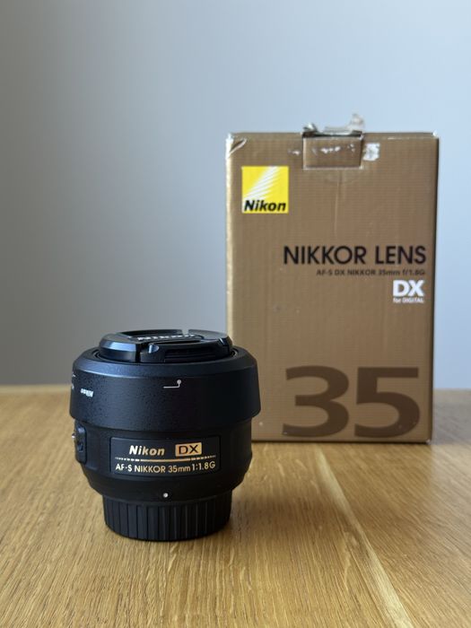 Об’єктив Nikon 35mm f/1.8 DX