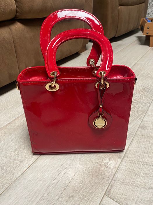 Жіноча сумка лакована