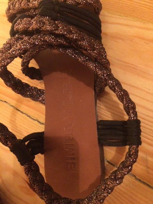 Sandálias rasas Bimba y Lola (tam 37)