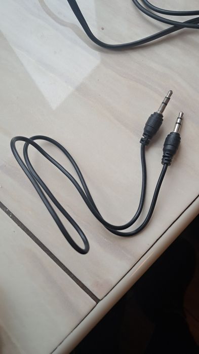 Sluchawki bezprzewodowe z mikrofonem i stojakiem nowe komputer  tv