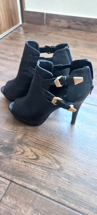 Piękne sandałki na platformie