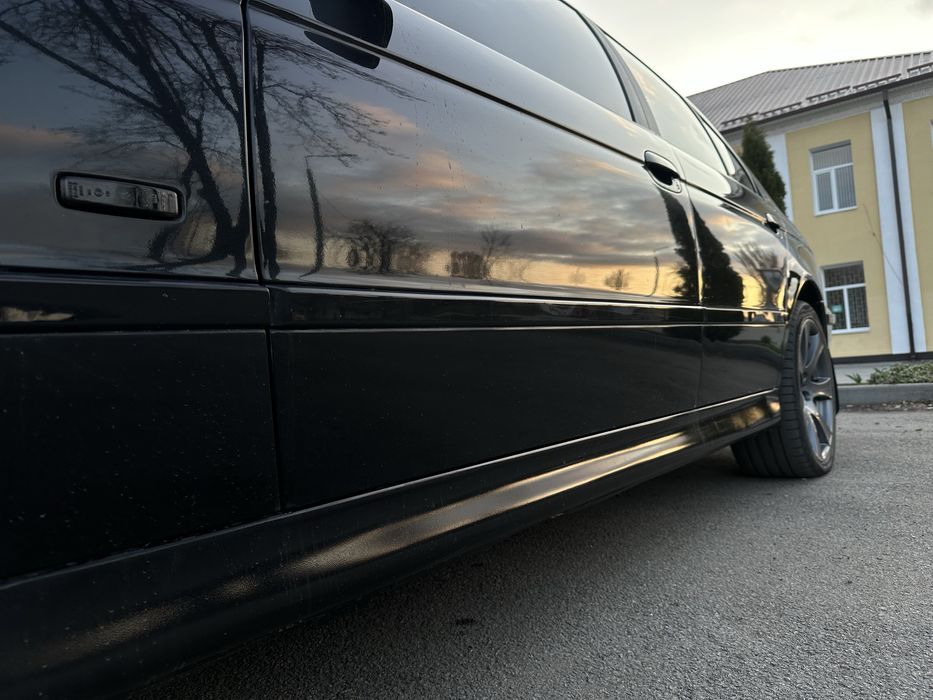 Черная BMW E39 ГАЗ Бензин