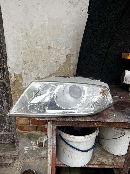 Продам ліву лінзовану галогену фару на шкода а5