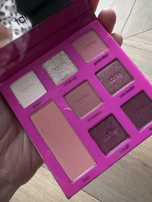 Палетка тіней tarte