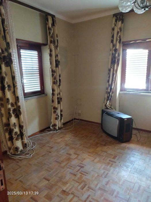 moradia T2 com garagem e anexo