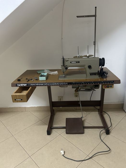 Maquina de costura industrial da Brother