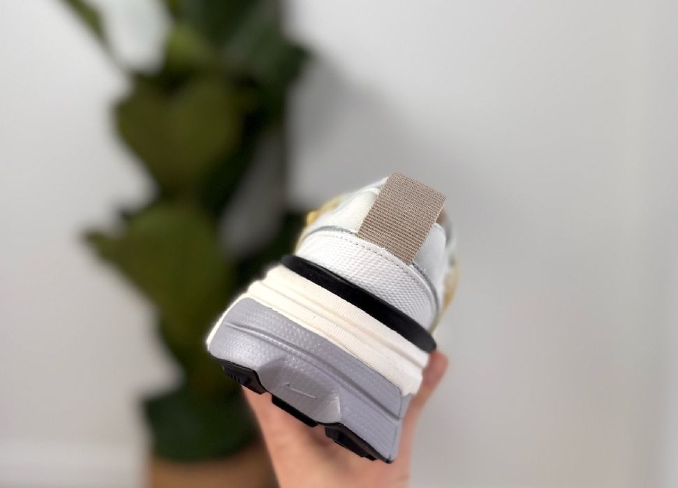 Кросівки жіночі Nike V2K Run Beige/Grey HJ7245-100 ( 37.5, 40. 40.5 рр