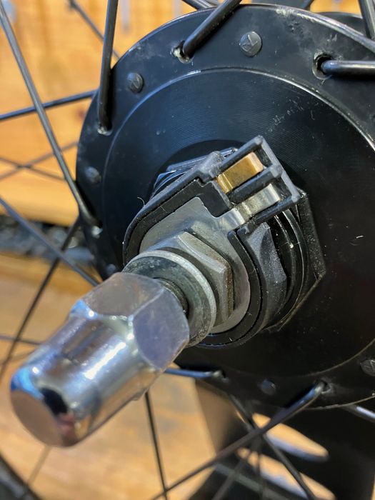 Roda de bicicleta dianteira 28 com dínamo