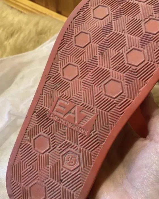 Оригинальные шлепанцы от Armani (35р. Стелька 24см)