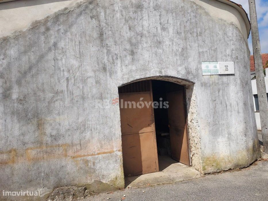Shed with residential development project - Vila do Paço, Torres Novas
