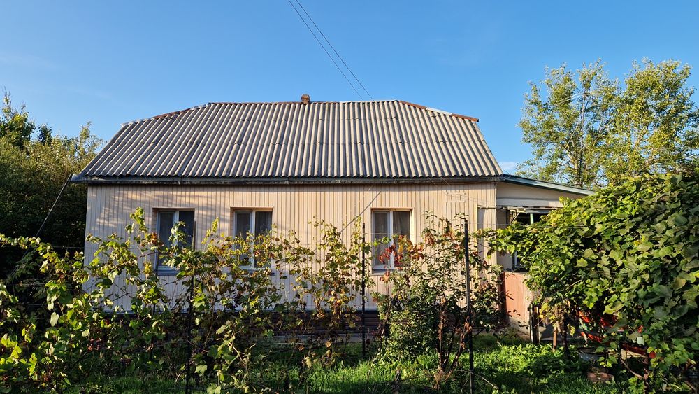 Земельна ділянка із житловим будинком
