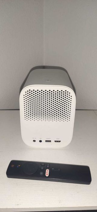 Xiaomi Mi Smart Projector 2 + Tela 120 polegadas (elétrica)