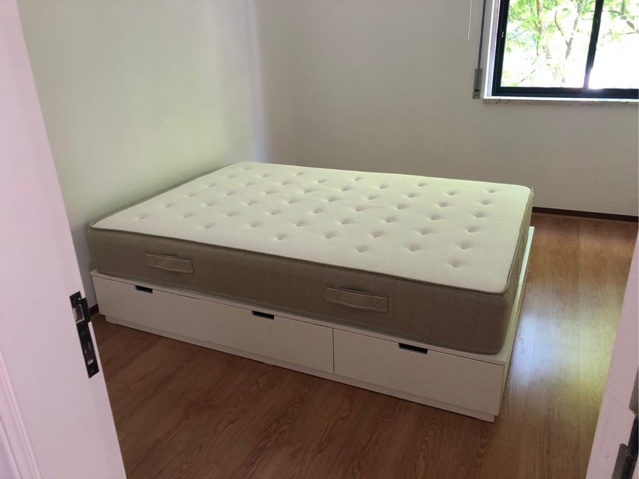 Cama de casal 140x200 IKEA