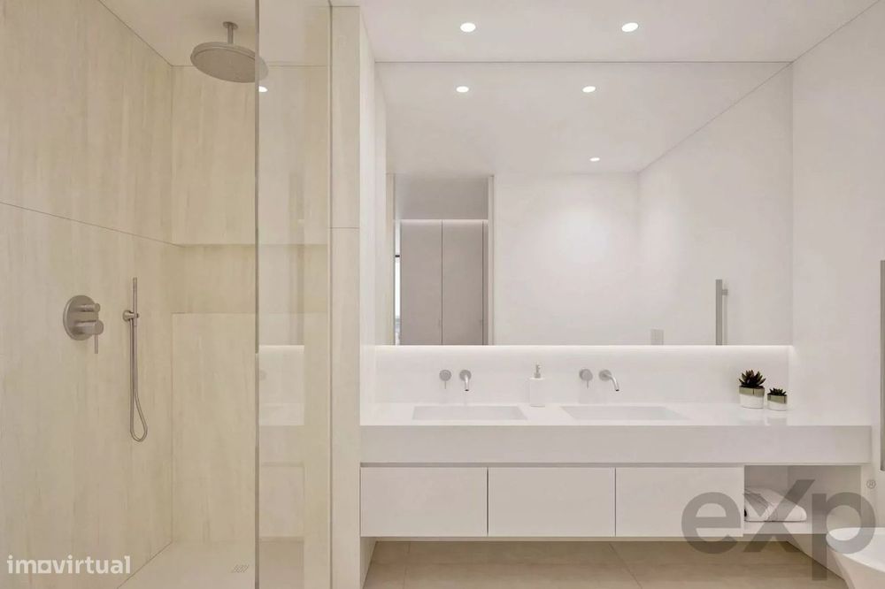 Moradia excepcional com vista mar e jacuzzi no terraço perto da Ponta