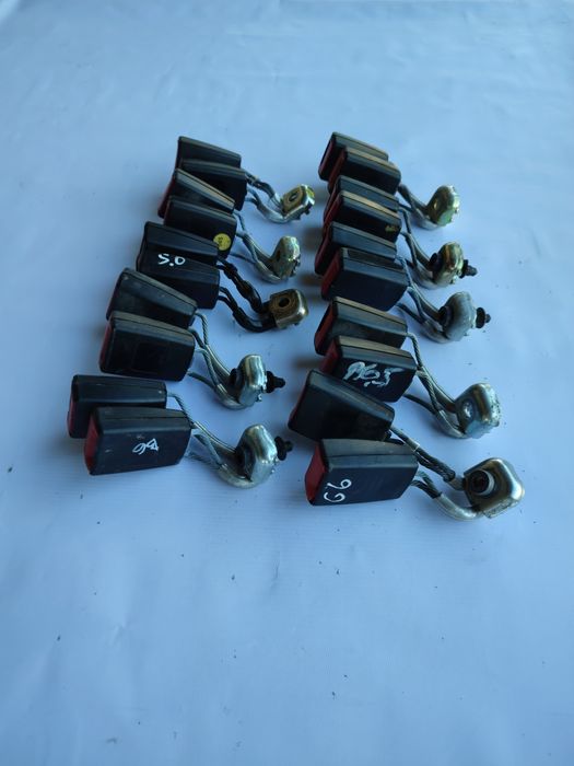 Фіксатор ремення безпеки Пассат б6 б7 Октавія А5 Гольф 6 5 розборка