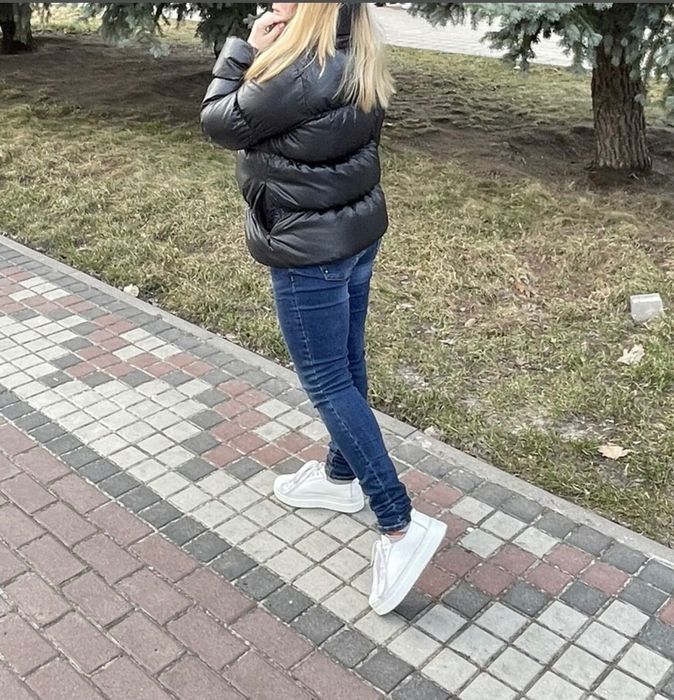 Жіноча чорна дута куртка