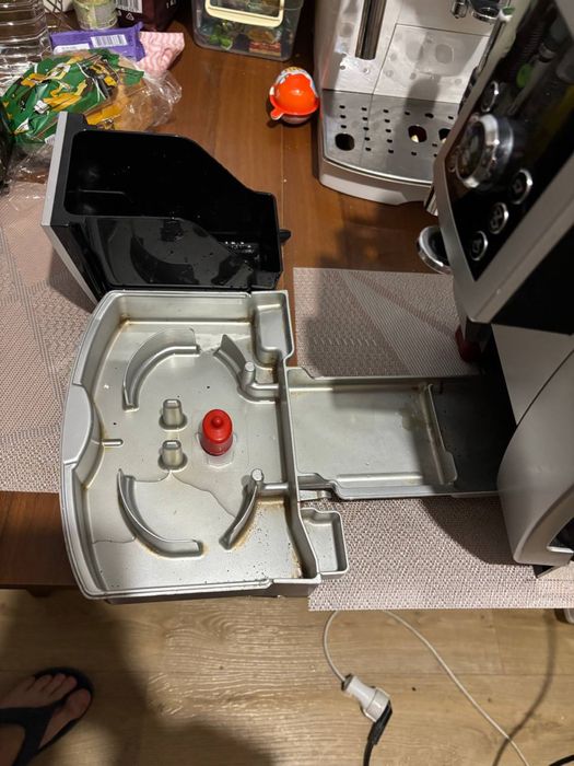 Кофе каво машина De'Longhi ECAM 23.420