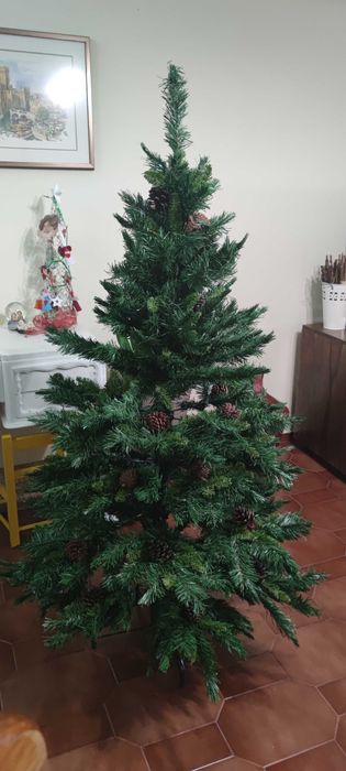 Árvore de Natal,1,60m de altura toda desmontável e de fácil arrumação!