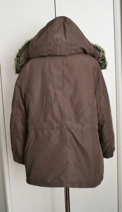 Ciepła kurtka z kapturem futerko
