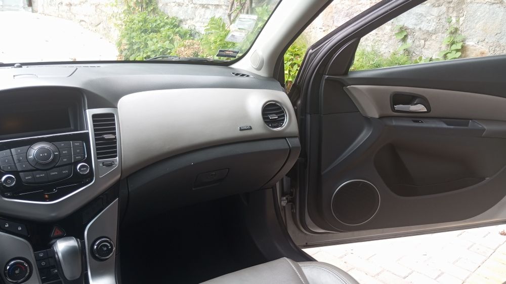 Chevrolet Cruze com caixa velocidades automáticas.