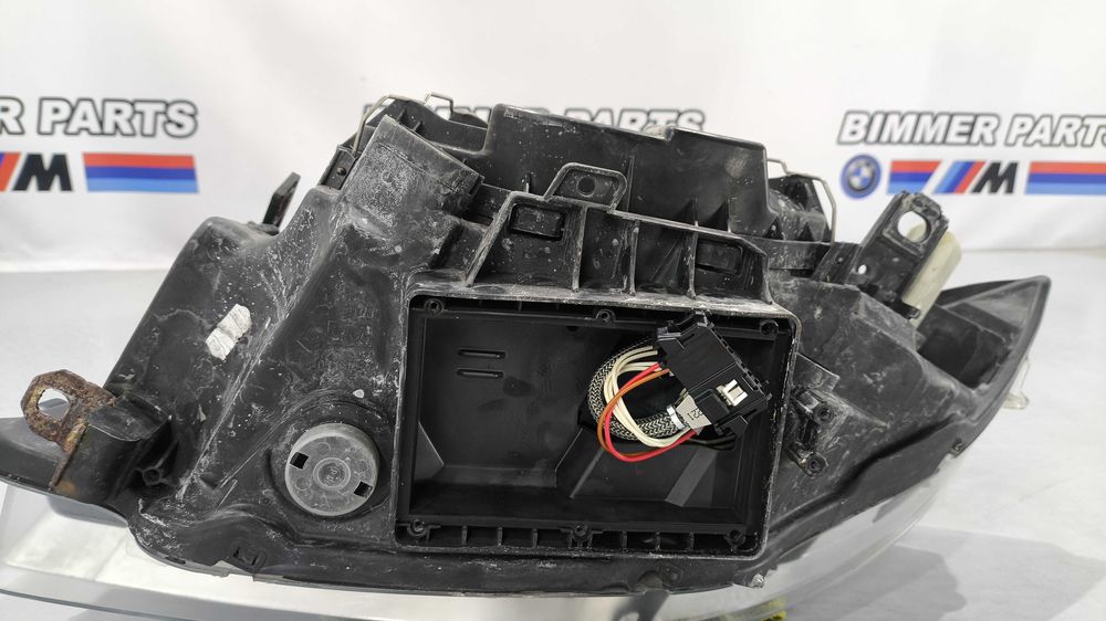 Farol BMW Serie 1 (E81/E82/E87/E88) Direito Xenon Pré-LCI Com Angel Eyes