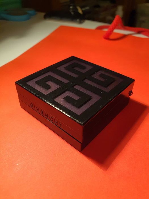 Givenchy oryginalne opakowanie z lusterkiem do Pudru prasowanego