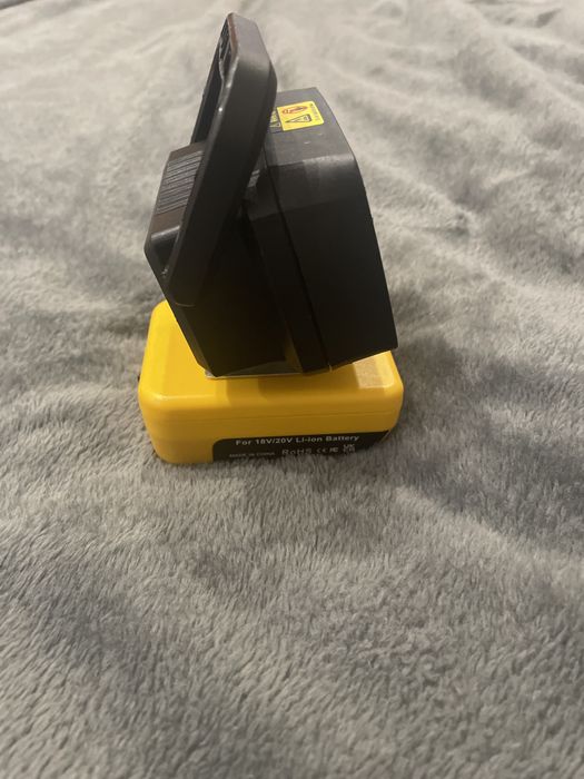 Якісна яскрава зручна лампа прожектор з ручкою на dewalt акумулятор но