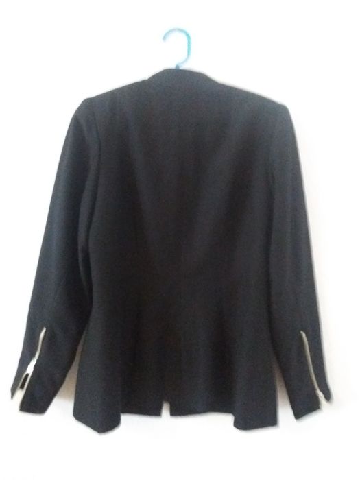 Blazer Preto e Beje  e Blusas de Senhora - por 3 euros cada