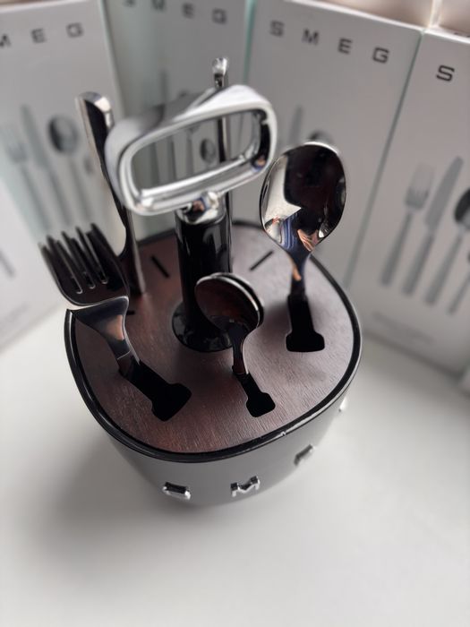 Органайзер пвд столові прибори SMEG чорний на 6 персон