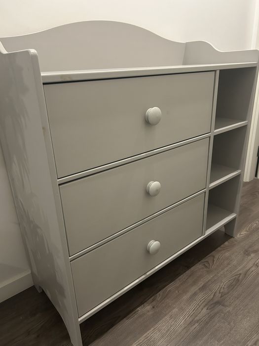 Cómoda IKEA cinza - usada