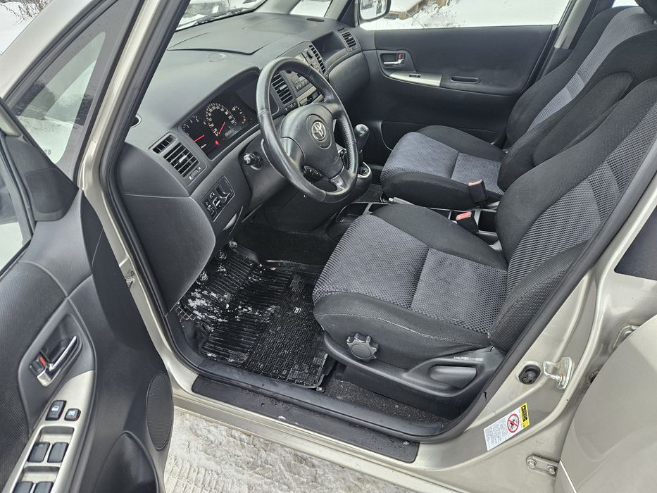 Toyota Corolla Verso 2002 рік 2.0 дизель для військових