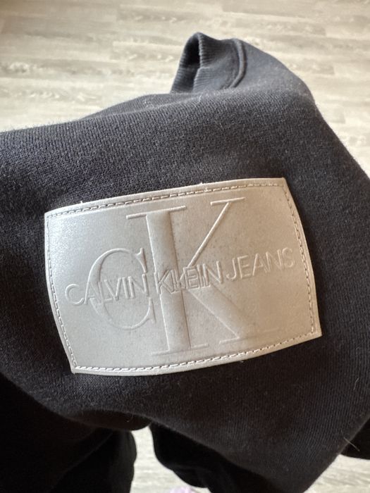 Світшот чорний calvin klein S розмір