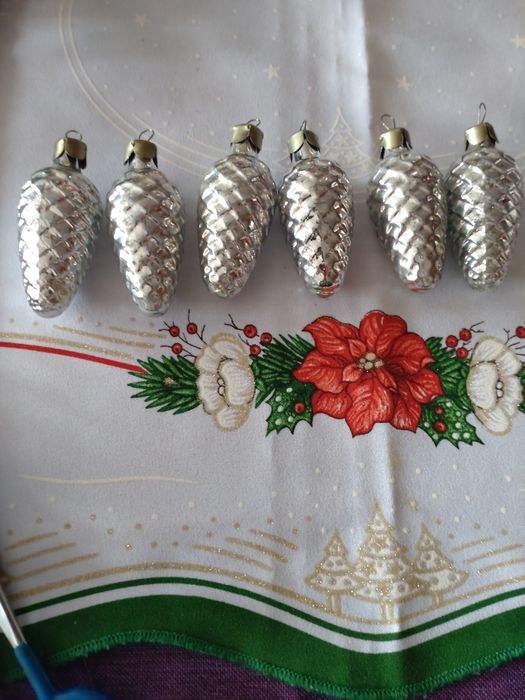 Bombki  szyszki PRL 6 sztuk stan bdb 6cm