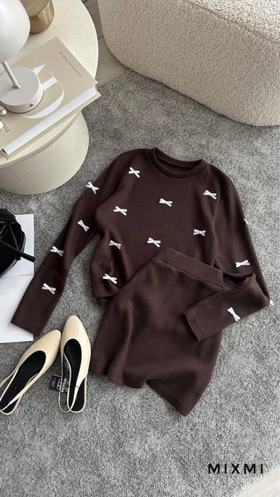 Теплий костюм з спідницею